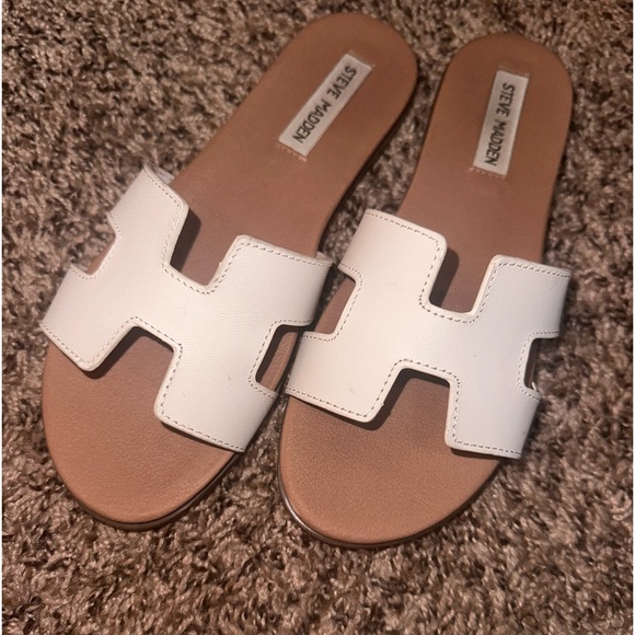 White Steve Madden sandals - Picture 2 of 3